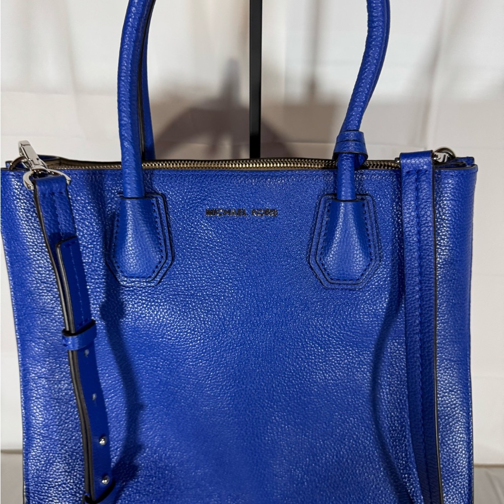 Michael Kors Blue Mercer Leather Convertible Tote with matching wallet - Picture 2 of 16